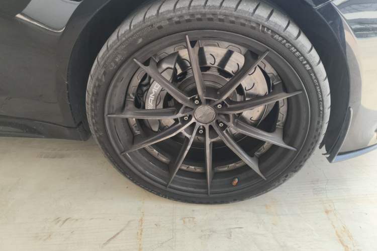 Used Mercedes-Benz C-Class AMG 2016 AMG C 63 Coupe Right Front Wheel Hub