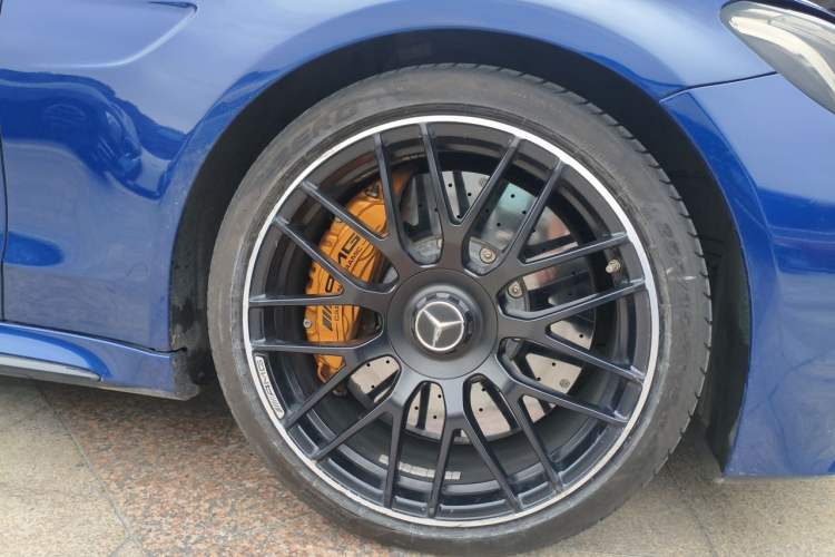 Used Mercedes-Benz C-Class AMG 2016 AMG C 63 S Coupe Right Front Wheel Hub