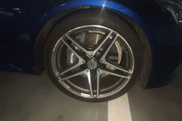Used Mercedes-Benz C-Class AMG 2016 AMG C 63 Coupe Right Front Wheel Hub