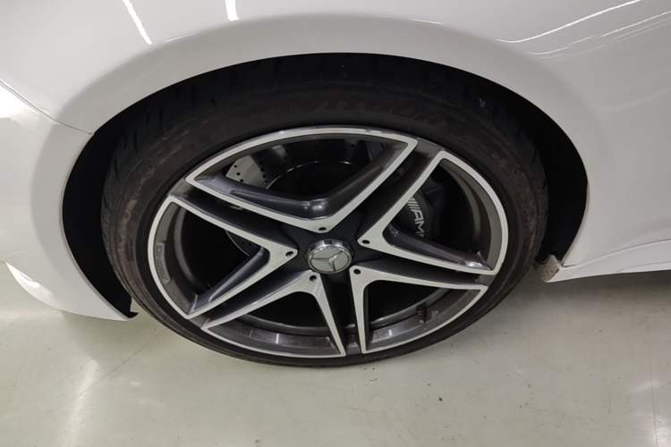 Used Mercedes-Benz C-Class AMG 2016 AMG C 63 Coupe Left Front Wheel Hub