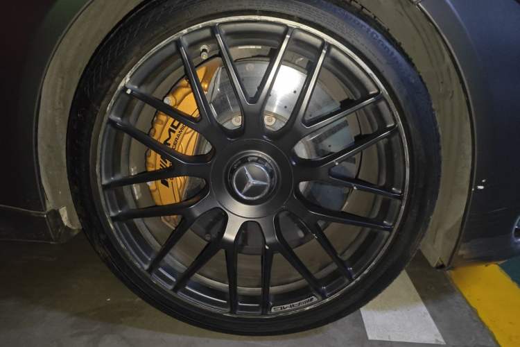 Used Mercedes-Benz C-Class AMG 2016 AMG C 63 S Coupe Right Front Wheel Hub
