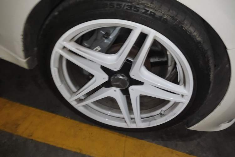 Used Mercedes-Benz C-Class AMG 2016 AMG C 63 Coupe Right Front Wheel Hub