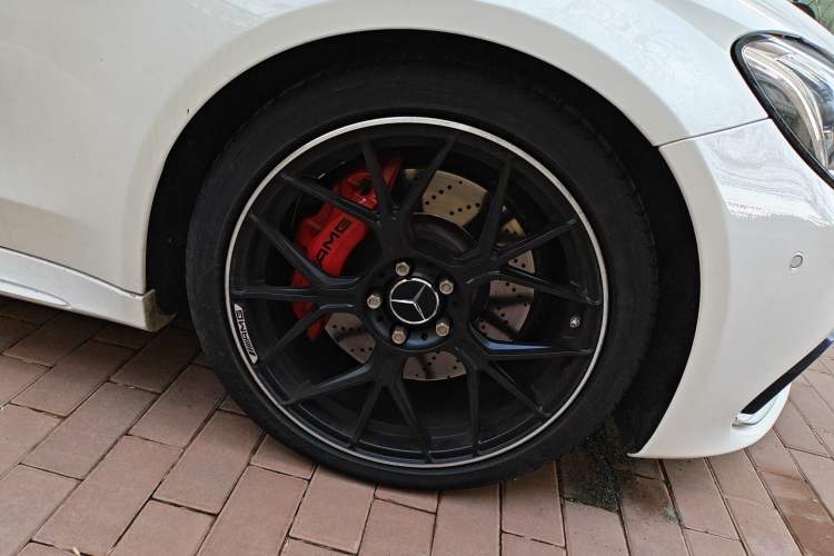 Used Mercedes-Benz C-Class AMG 2016 AMG C 63 Coupe Right Front Wheel Hub