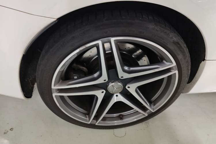 Used Mercedes-Benz C-Class AMG 2016 AMG C 63 Coupe Right Rear Wheel Hub