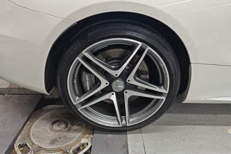 Used Mercedes-Benz C-Class AMG 2016 AMG C 63 Coupe Right Rear Wheel Hub