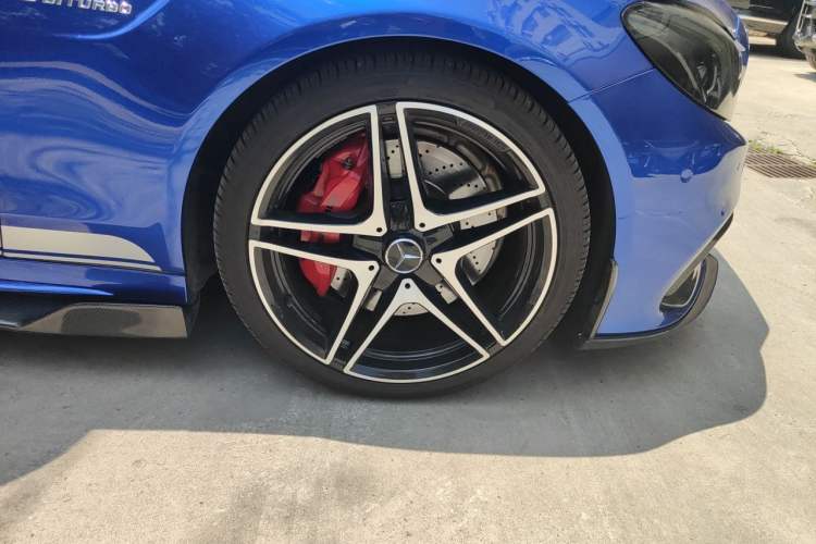 Used Mercedes-Benz C-Class AMG 2017 AMG C 63 Right Front Wheel Hub