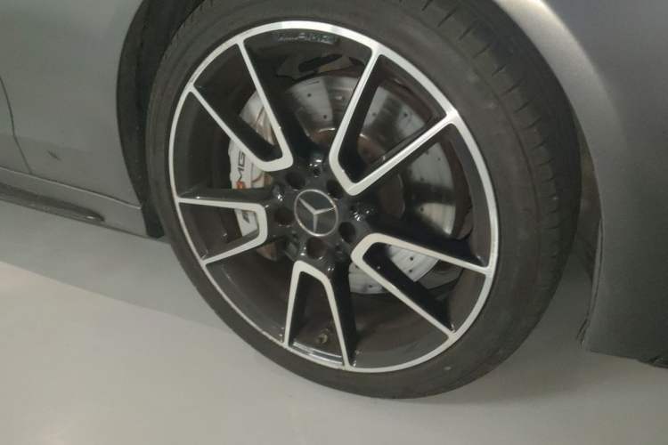 Used Mercedes-Benz C-Class AMG 2017 AMG C 43 4MATIC Special Edition Right Front Wheel Hub