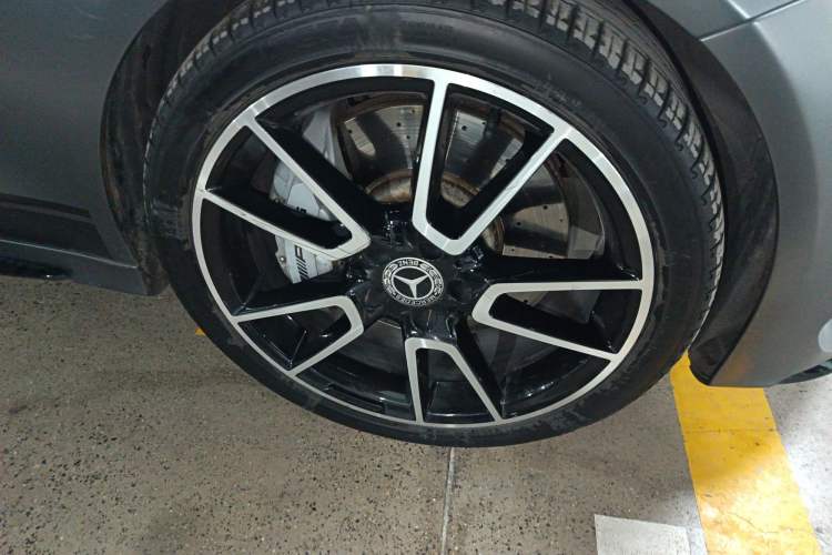 Used Mercedes-Benz C-Class AMG 2017 AMG C 43 4MATIC Special Edition Right Front Wheel Hub
