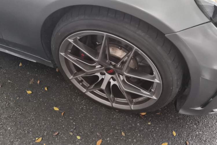 Used Mercedes-Benz C-Class AMG 2017 AMG C 43 4MATIC Special Edition Right Front Wheel Hub