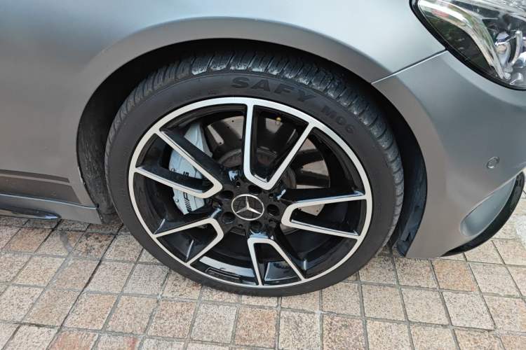 Used Mercedes-Benz C-Class AMG 2017 AMG C 43 4MATIC Special Edition Right Front Wheel Hub