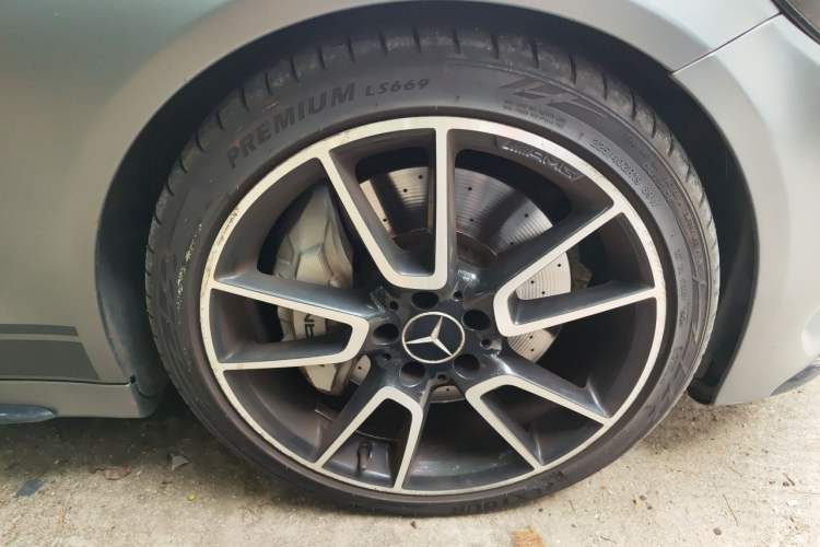 Used Mercedes-Benz C-Class AMG 2017 AMG C 43 4MATIC Special Edition Right Front Wheel Hub
