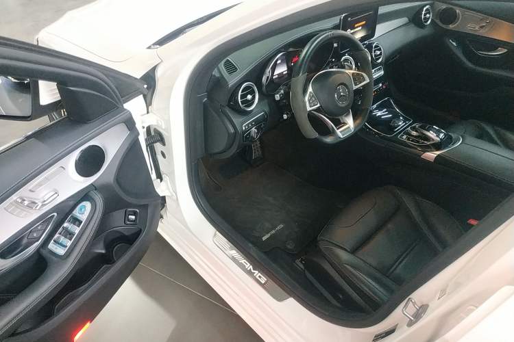 Used Mercedes-Benz C-Class AMG 2017 AMG C 63 Interior 3