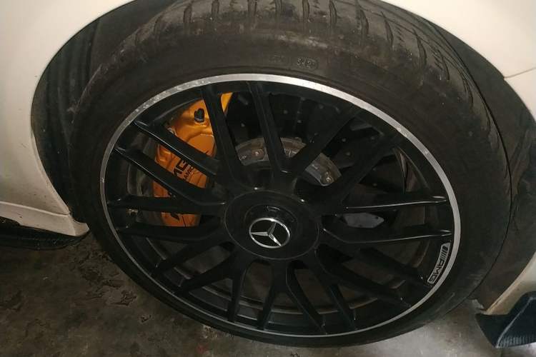 Used Mercedes-Benz C-Class AMG 2017 AMG C 63 S Right Front Wheel Hub