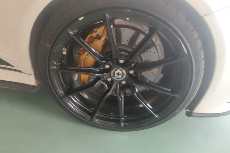 Used Mercedes-Benz C-Class AMG 2017 AMG C 63 Right Front Wheel Hub