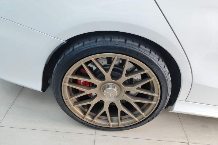 Used Mercedes-Benz C-Class AMG 2017 AMG C 63 Right Rear Wheel Hub