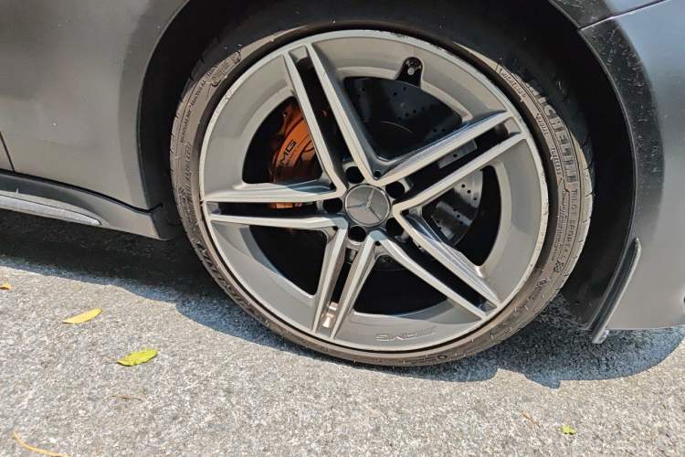 Used Mercedes-Benz C-Class AMG 2019 AMG C 63 Coupe Right Front Wheel Hub