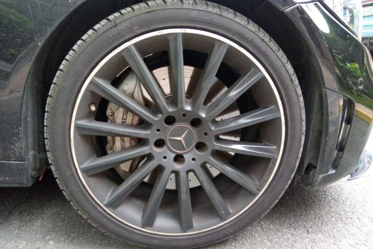 Used Mercedes-Benz C-Class AMG 2019 AMG C 43 4MATIC Right Front Wheel Hub