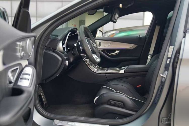 Used Mercedes-Benz C-Class AMG 2019 AMG C 63 S Interior 4