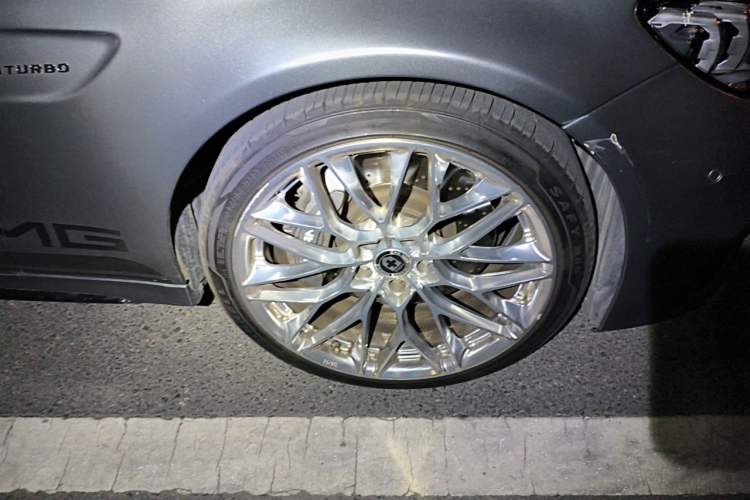 Used Mercedes-Benz C-Class AMG 2019 AMG C 63 Right Front Wheel Hub