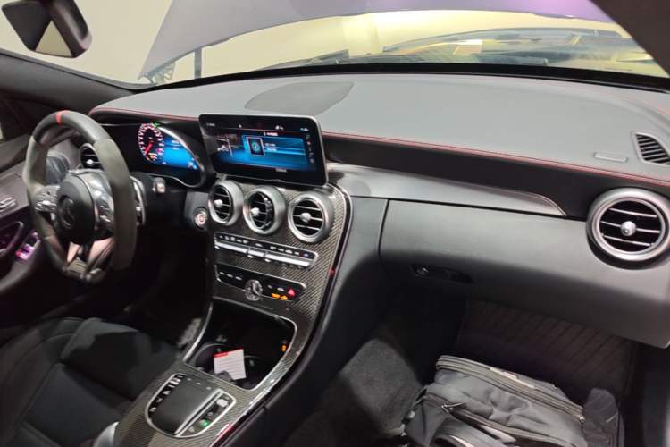 Used Mercedes-Benz C-Class AMG 2019 AMG C 43 4MATIC Estate Special Edition Center Console