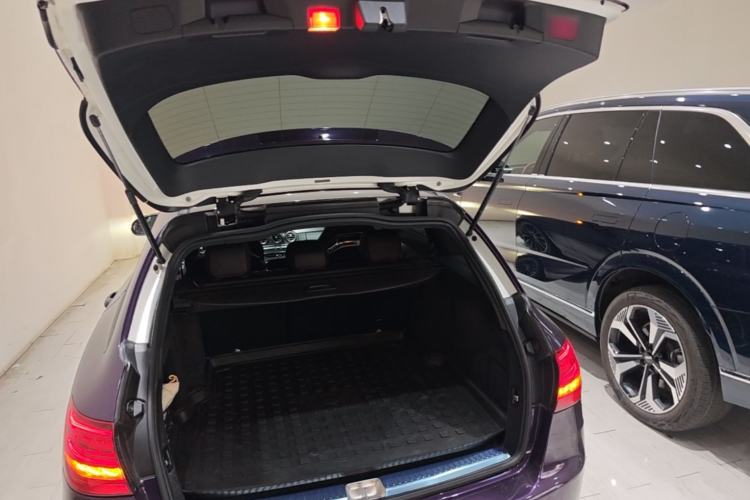 Used Mercedes-Benz C-Class AMG 2019 AMG C 43 4MATIC Estate Special Edition Trunk