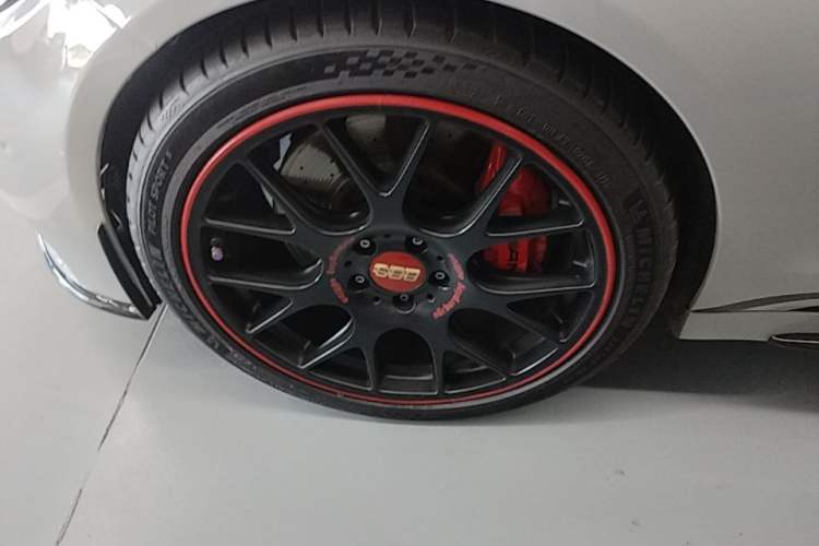 Used Mercedes-Benz C-Class AMG 2019 AMG C 43 4MATIC Estate Special Edition Left Front Wheel Hub