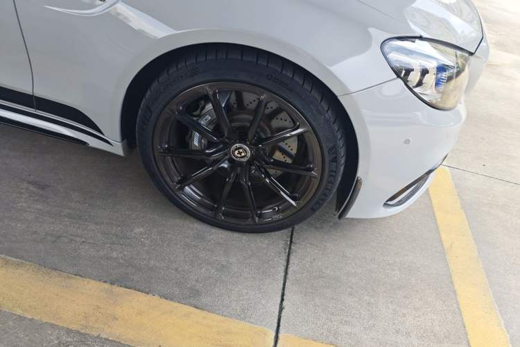 Used Mercedes-Benz C-Class AMG 2019 AMG C 63 Coupe Right Front Wheel Hub