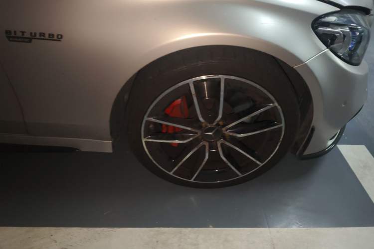 Used Mercedes-Benz C-Class AMG 2019 AMG C 43 4MATIC Coupe Right Front Wheel Hub