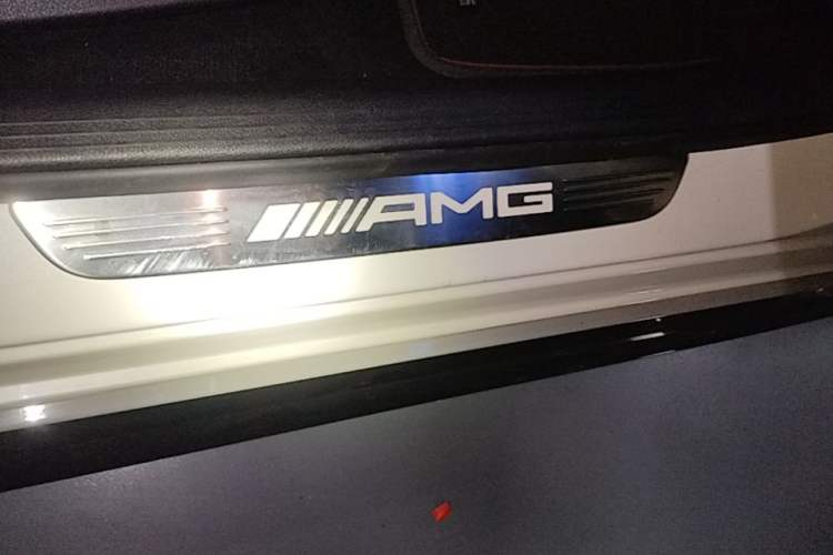 Used Mercedes-Benz C-Class AMG 2019 AMG C 43 4MATIC Estate Special Edition Right Side Sill