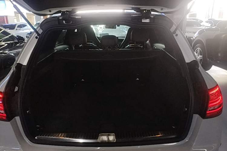 Used Mercedes-Benz C-Class AMG 2019 AMG C 43 4MATIC Estate Special Edition Trunk