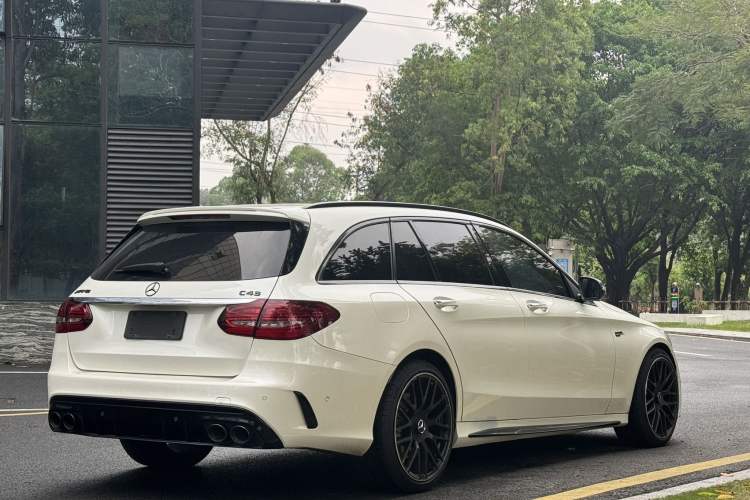 Used Mercedes-Benz C-Class AMG 2019 AMG C 43 4MATIC Estate Special Edition Exterior 5