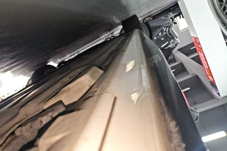 Used Mercedes-Benz C-Class AMG 2019 AMG C 43 4MATIC Estate Special Edition Left Side Sill