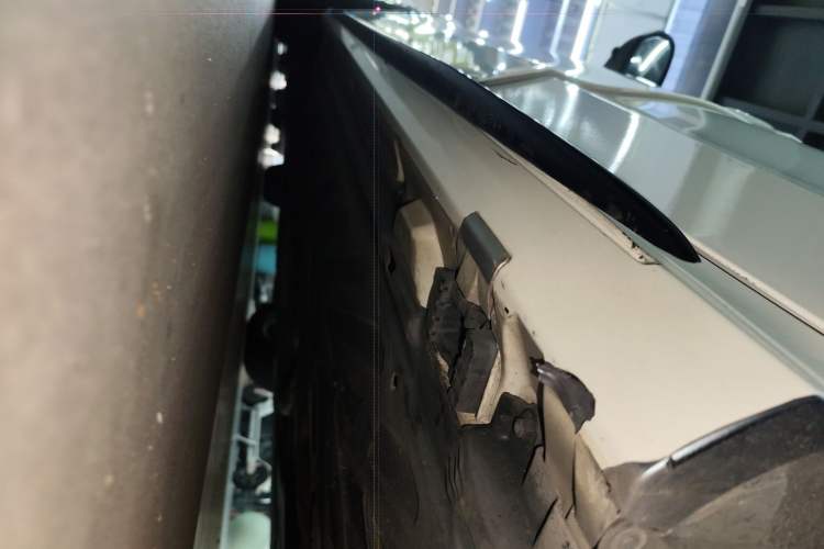 Used Mercedes-Benz C-Class AMG 2019 AMG C 43 4MATIC Estate Special Edition Left Side Sill