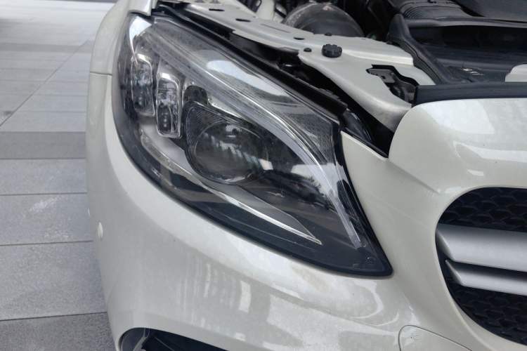 Used Mercedes-Benz C-Class AMG 2019 AMG C 43 4MATIC Estate Special Edition Right Front Headlight