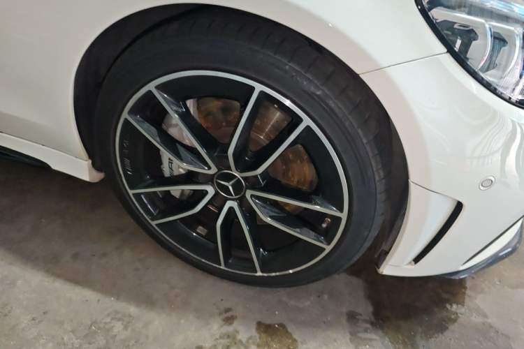 Used Mercedes-Benz C-Class AMG 2019 AMG C 43 4MATIC Coupe Right Front Wheel Hub