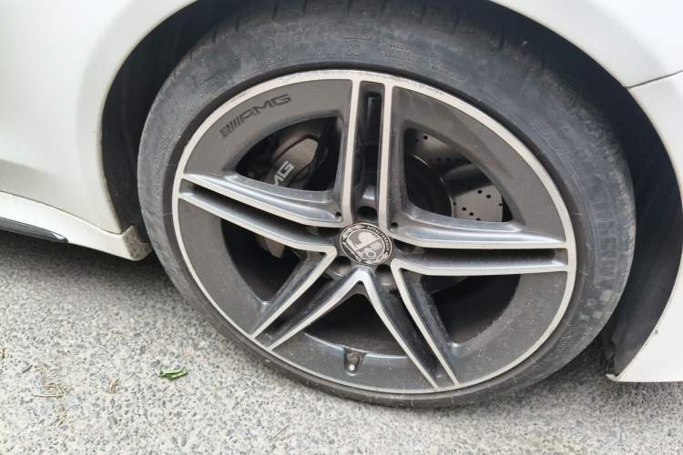 Used Mercedes-Benz C-Class AMG 2019 AMG C 63 Coupe Right Front Wheel Hub