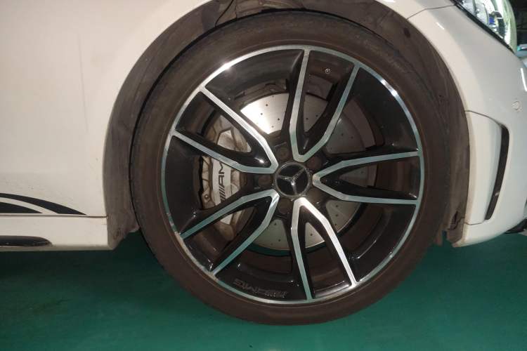 Used Mercedes-Benz C-Class AMG 2019 AMG C 43 4MATIC Right Front Wheel Hub