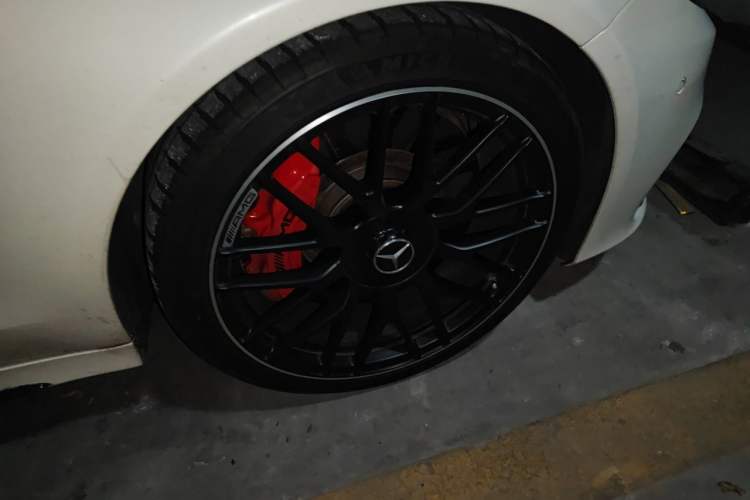 Used Mercedes-Benz C-Class AMG 2019 AMG C 63 S Right Front Wheel Hub