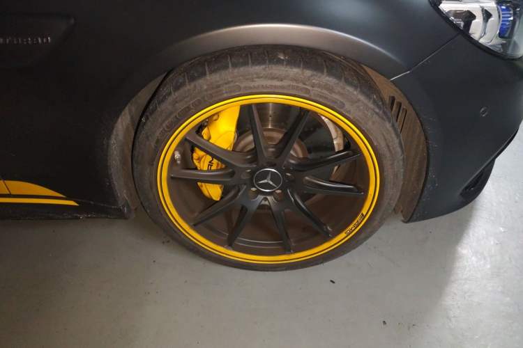 Used Mercedes-Benz C-Class AMG 2021 AMG C 63 Coupe Night Edition Right Front Wheel Hub