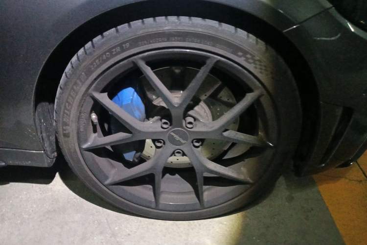 Used Mercedes-Benz C-Class AMG 2021 AMG C 43 4MATIC Right Front Wheel Hub