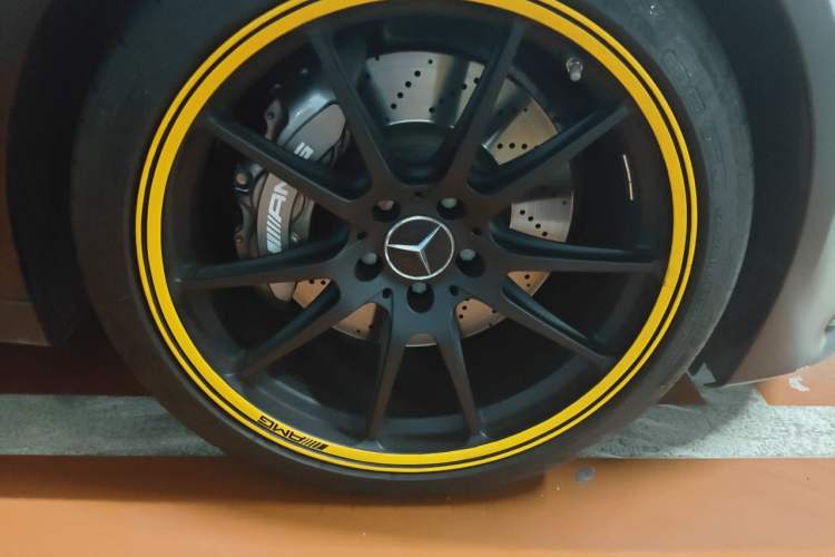 Used Mercedes-Benz C-Class AMG 2021 AMG C 63 Coupe Night Edition Right Front Wheel Hub