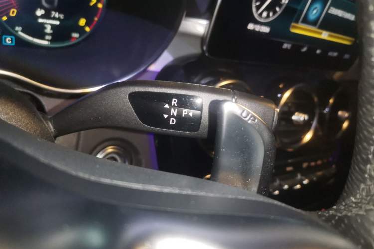 Used Mercedes-Benz C-Class AMG 2023 AMG C 43 4MATIC Coupe Gear Lever