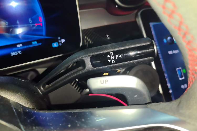 Used Mercedes-Benz C-Class AMG 2023 AMG C 43 4MATIC Estate Special Edition Gear Lever