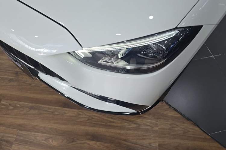 Used Mercedes-Benz C-Class AMG 2023 AMG C 43 4MATIC Estate Special Edition Left Front Headlight