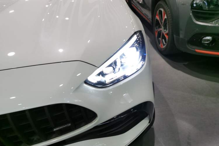Used Mercedes-Benz C-Class AMG 2023 AMG C 43 4MATIC Estate Special Edition Left Front Headlight