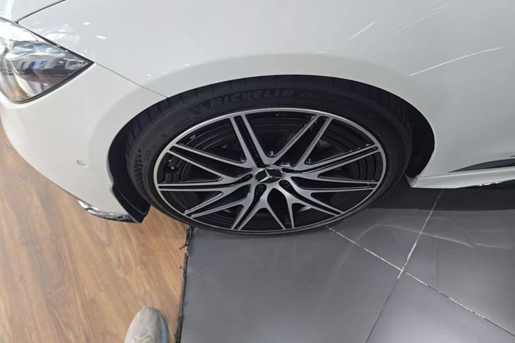 Used Mercedes-Benz C-Class AMG 2023 AMG C 43 4MATIC Estate Special Edition Left Front Wheel Hub