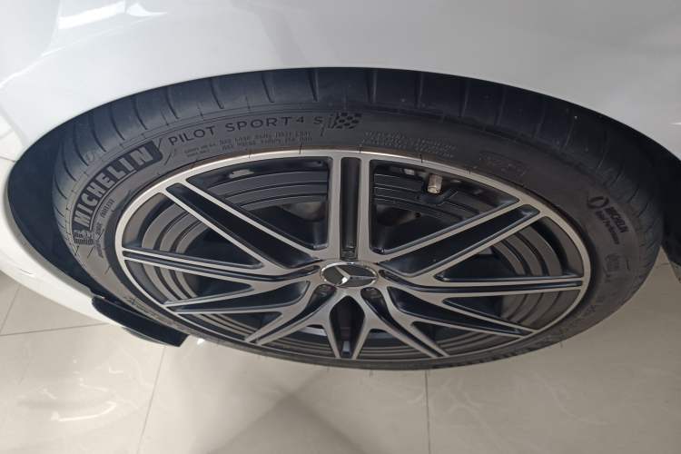 Used Mercedes-Benz C-Class AMG 2023 AMG C 43 4MATIC Estate Special Edition Left Front Wheel Hub