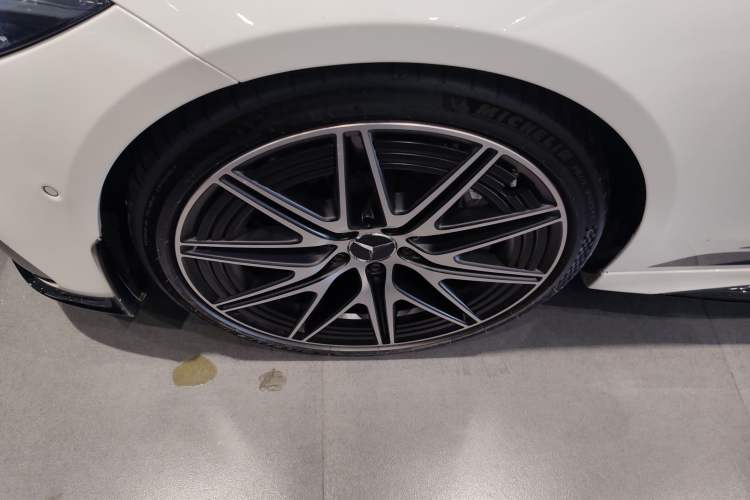 Used Mercedes-Benz C-Class AMG 2023 AMG C 43 4MATIC Estate Special Edition Left Front Wheel Hub