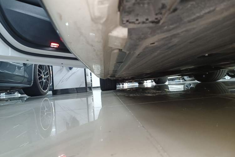 Used Mercedes-Benz C-Class AMG 2023 AMG C 43 4MATIC Estate Special Edition Left Side Sill
