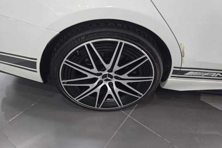 Used Mercedes-Benz C-Class AMG 2023 AMG C 43 4MATIC Estate Special Edition Right Rear Wheel Hub